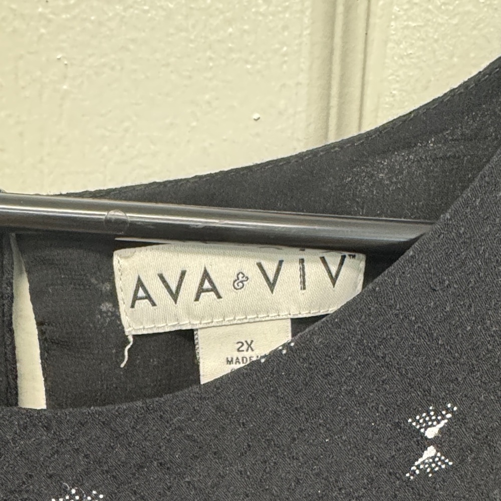 Ava & Viv Black Patterned Sleeveless Top - Picture 2 of 8